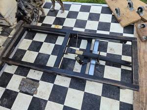 lot 78 image: Heavy-Duty Snowmobile Lift