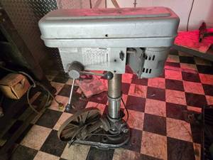 lot 85 image: Duracraft 6 Speed Drill Press Model 40613 - Used Condition