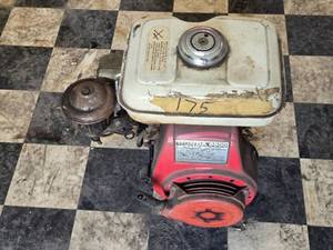 lot 95 image: Honda GX120 Gas Engine - Used Condition For Parts or Repair Only