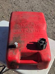 lot 118 image: Chilton Marine Tank - 6.6 Gallon Gasoline Fuel Container