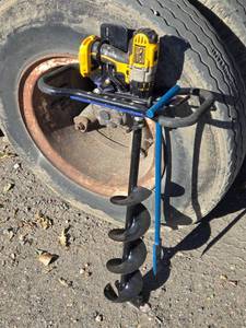 lot 121 image: Clam 8-inch Electric Auger with DeWalt Drill Attachment - NO Battery