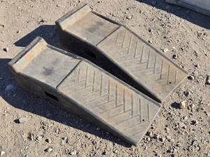 lot 124 image: Pair of Used Rhino Car Ramps