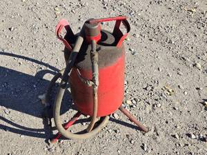 lot 126 image: 5 Gallon Sand Blaster - Wellbilt - Used Condition - Untested