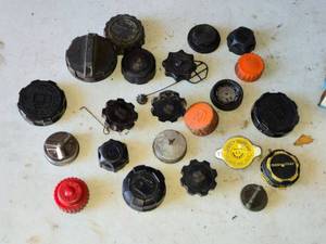 lot 149 image: Assortment of 21 Various Small Engine Fuel Caps and Plugs