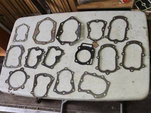 lot 173 image: Group of 15 Assorted Small Engine Head Gaskets