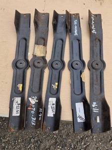 lot 188 image: Set of 5 Lawn Mower Blades all the same 309070-313