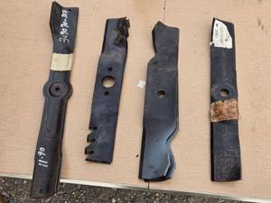 lot 191 image: Lot of 8 Lawn Mower Blades - Various Models
