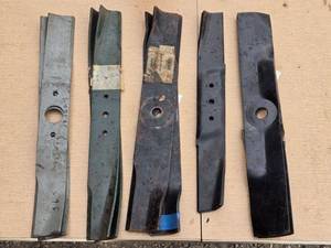 lot 193 image: Lot of 10 Lawn Mower Blades - Various Types