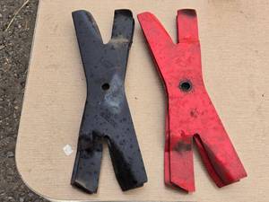 lot 195 image: Lot of 4 Snapper Lawnmower Blades - Model 24868