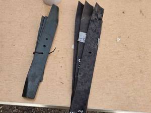 lot 200 image: Lawn Mower Blades