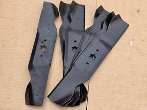 lot 201 image: Set of 5 Heavy-Duty Lawn Mower Blades - 742-542