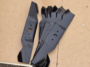 lot 202 image: Set of 5 Heavy-Duty Lawn Mower Blades - 742-542