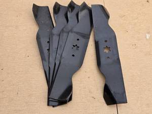 lot 204 image: Set of 5 Lawn Mower Blades - Model #712-645