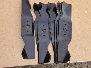 lot 205 image: Lot of 7 Lawn Mower Blades - Part #742-543