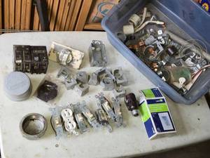 lot 211 image: Assortment of Electrical Components