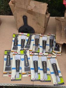 lot 253 image: Lot of New Master Painter Double-Ended Window Tools