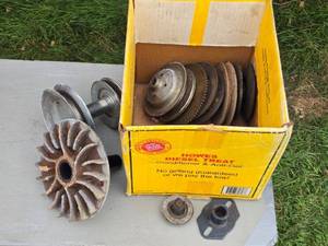 lot 261 image: Collection Mechanical Parts - Various Pulleys and Sprockets