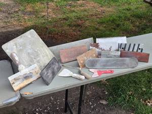lot 283 image: Drywall Mudding, Grout Tools, Trowels Etc