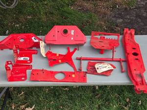 lot 285 image: Variety of Small Engine Parts