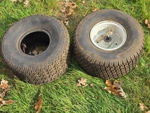 lot 293 image: Pair of Used 20x10.00-8 Lawn & Garden Tires with Rims