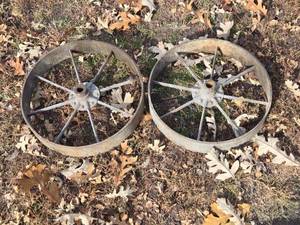 lot 299 image: Pair of Antique Steel Farm Wheels - 16 Inch Diameter