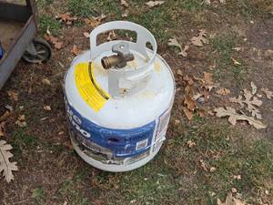 lot 313 image: Propane Tank - 20 lb Capacity - Used