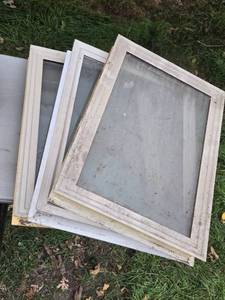 lot 318 image: Lot of 3 small Windows Approx. 13x20