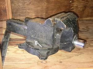lot 354 image: Larin 5 Heavy Duty Bench Vise - Used No Handle