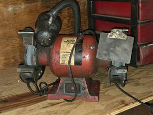 lot 357 image: Sunex 6 Bench Grinder with Lamp - Model 5001A