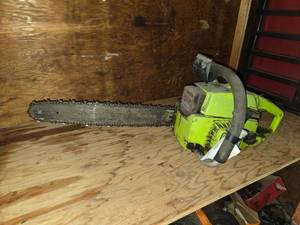 lot 359 image: Poulan Counter Vibe 3400 Chainsaw - Untested with Compression