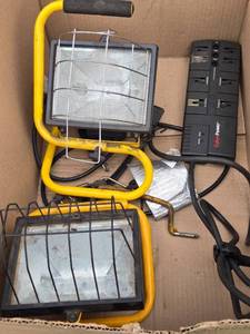 lot 368 image: Group of 2 Construction Work Lights with Power Strip - Untested