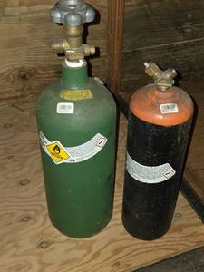 lot 392 image: Pair of Small Compressed Gas Cylinders - Oxygen and Other Gas