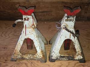 lot 399 image: Pair of Used JS-6 Vehicle Jack Stands - Heavy Duty Support