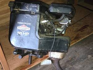 lot 401 image: Briggs & Stratton 16 HP Engine - 4 Cycle, Untested