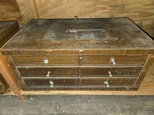 lot 402 image: Vintage Wooden Tool Chest with 6 Drawers - 27.5 wide 15.5 deep 15 high