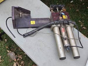 lot 413 image: Bimba Pneumatic Actuator with Mounting Bracket - Industrial Automation Equipment - Untested
