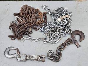 lot 415 image: Assorted Lot of Light Duty Chains and Hooks