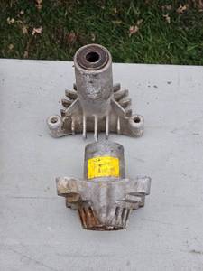 lot 424 image: Lot of 2 Different Lawnmower Deck Spindles - One is Part No. 07239
