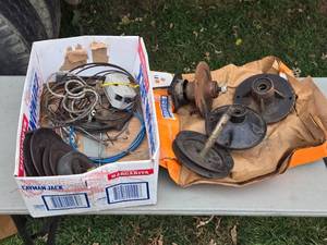 lot 425 image: Assortment of Pulleys, Spindles and More