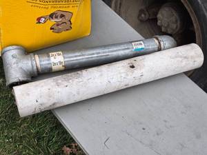 lot 444 image: Set of PVC and Metal Pipes - 2 x 18