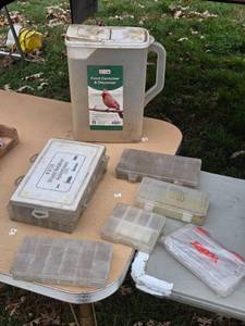 lot 448 image: Group of 5 Assorted Plastic Storage Containers - Various Sizes