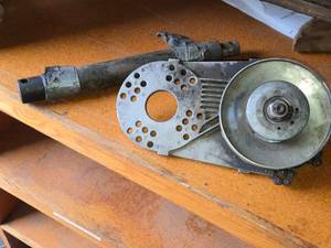 lot 463 image: Used Comet Industries Pully on Bracket & a Metal Rod