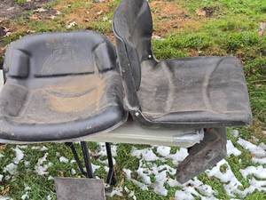 lot 468 image: Whiptastic Handling Seat and Other Lawn Mower Seat Pad - Agricultural Equipment