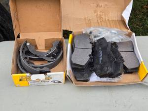 lot 477 image: Assortment of Brake Components - Set of 4 Brake Pads and Brake Shoes