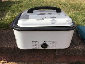 lot 128 image: Hamilton Beach Roaster Oven
