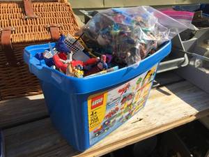 lot 157 image: Container of Legos - Activision