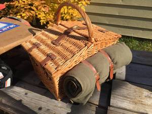 lot 162 image: Picnic Time - Picnic Basket Set - Clean