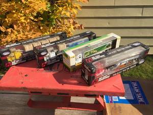 lot 169 image: 4 ERTL 164 Die Cast Tractor Trailer