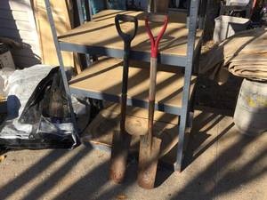 lot 199 image: 2 Trenching Shovels