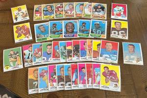 lot 42A image: 39 Card 1968, 1969, 1970 Topps Football Card Lot, Vintage